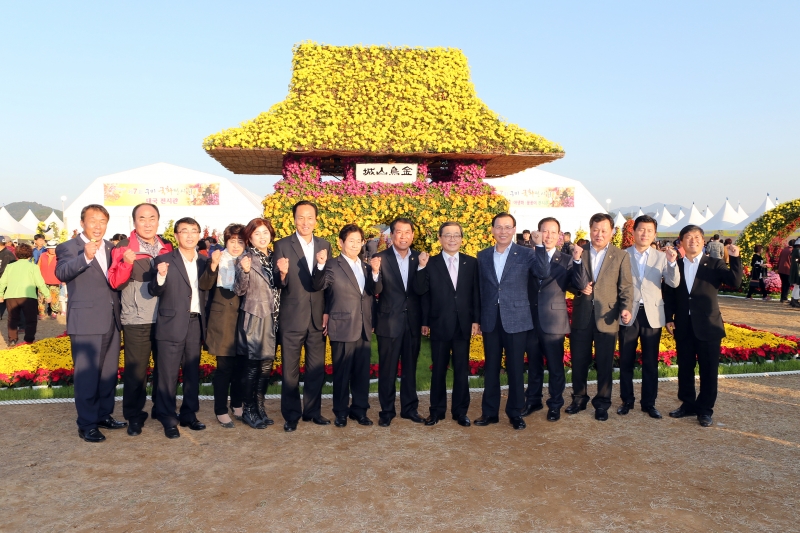 20141024-043[AP7U3665-제7회 국화전시회-낙동강.JPG