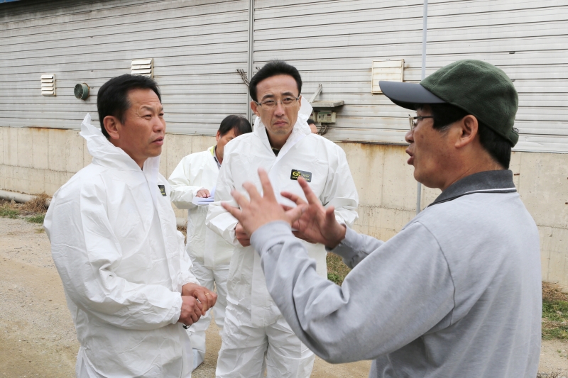 20141030-003[AP7U4078-조사특별위원회 무을면 양돈농가 방문.JPG