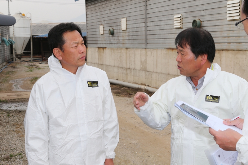 20141030-005[AP7U4082-조사특별위원회 무을면 양돈농가 방문.JPG