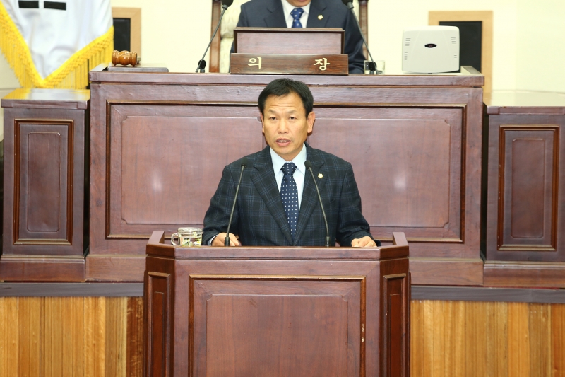 20141112-017[AP7U4814-제191회 임시회 제2차 본회의시 박교상 조사특별위원장 특별위 활동 중간보고.JPG