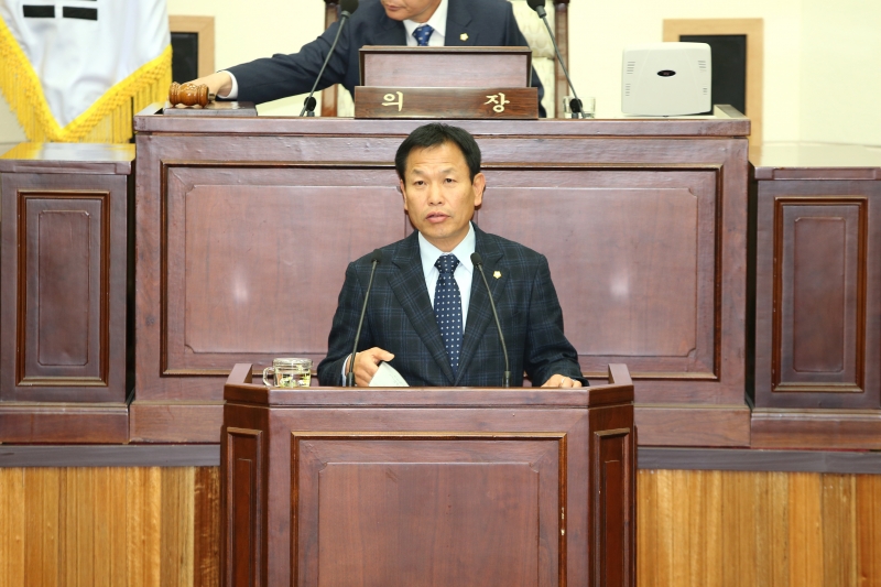 20141112-018[AP7U4816-제191회 임시회 제2차 본회의시 박교상 조사특별위원장 특별위 활동 중간보고.JPG