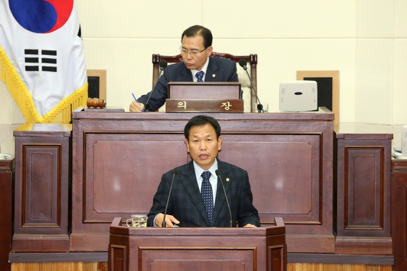 20141112-019[AP7U4819-제191회 임시회 제2차 본회의시 박교상 조사특별위원장 특별위 활동 중간보고.JPG