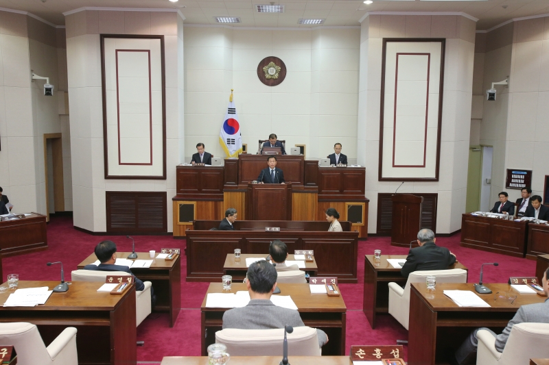 20141112-021[AP7U4823-제191회 임시회 제2차 본회의시 박교상 조사특별위원장 특별위 활동 중간보고.JPG