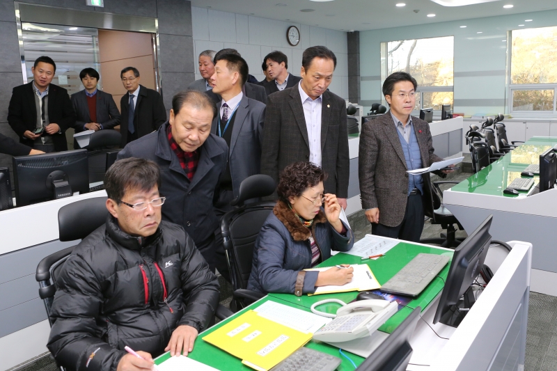 20141204-011[AP7U6699--제192회 정례회 기획행정위원회 행정사무감사차 통합관제센터 현장 방문.JPG