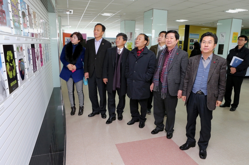 20141204-039[AP7U6775--제192회 정례회 기획행정위원회 제13회 구미시 멀티미디어 수상작품 전시장 방문.JPG