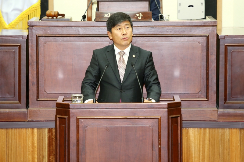 20141217-005[AP7U7561-제192회 정례회 제3차 본회의시 양진오 의원 시정질문.JPG