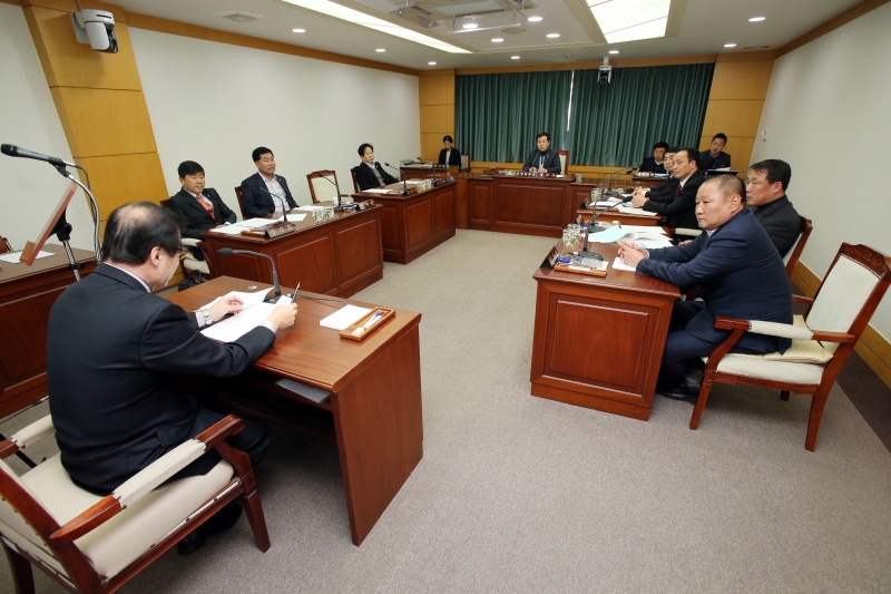 20150212-008[AP7U8898-제193회 임시회 의회운영위원회 조례안 심사활동 .JPG