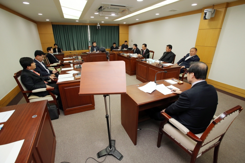 20150212-011[AP7U8905-제193회 임시회 의회운영위원회 조례안 심사활동 .JPG