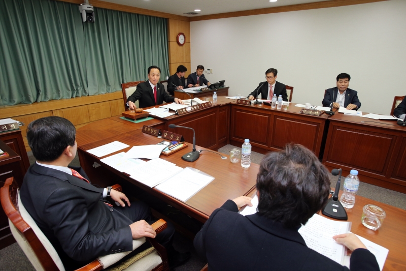 20150212-031[AP7U8946-제193회 임시회 기획행정위원회 조례안 심사활동.JPG
