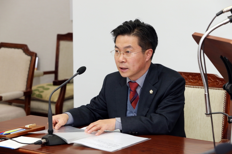 20150212-038[AP7U8962-제193회 임시회 기획행정위원회 조례안 심사활동-대표발의 제안설명.JPG