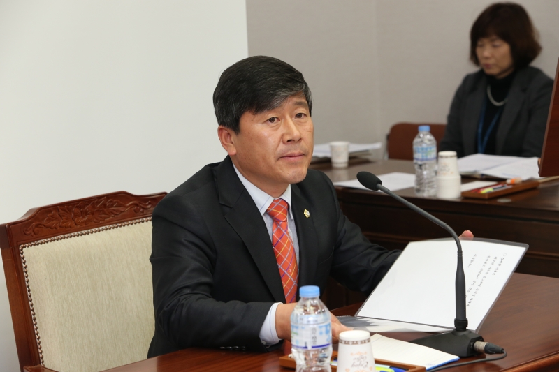 20150212-041[AP7U8934-제193회 임시회 기획행정위원회 조례안 심사활동-대표발의 제안설명.JPG