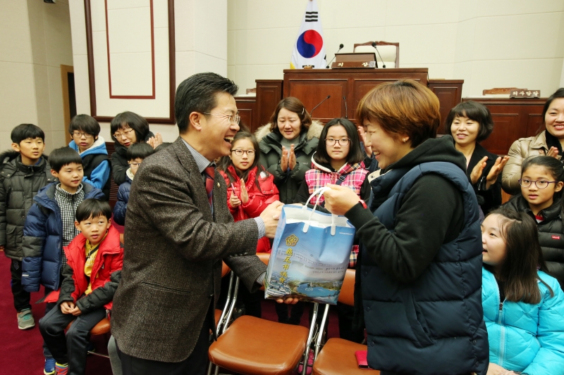 20150224-033[AP7U9254-원호한누리타운 새마을문고 어린이및학부모 의회방문.JPG