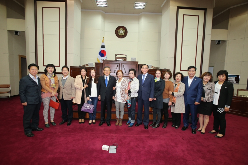 20150402-036[AP7U0796-미소봉사단 김정미 단장일행 의회방문.JPG