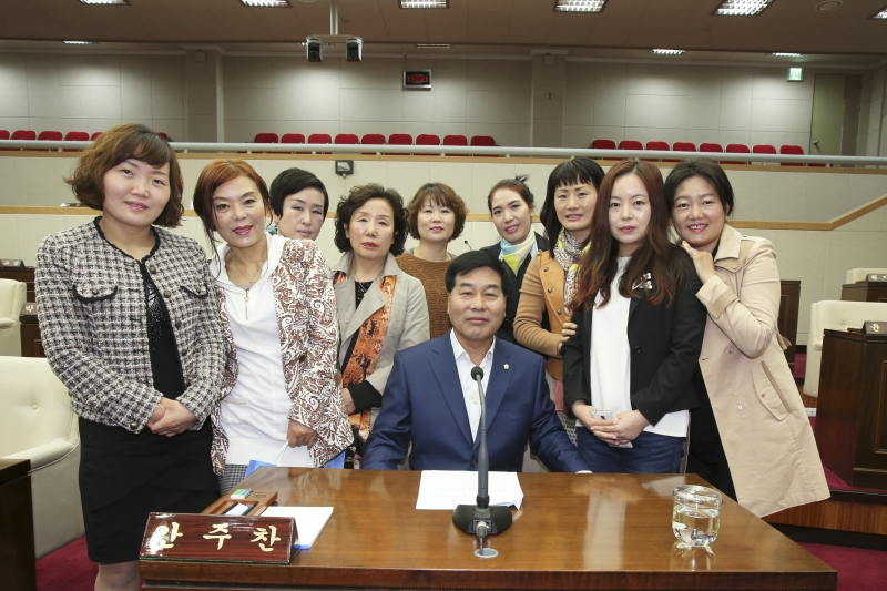 20150402-043[AP7U0813-미소봉사단 김정미 단장일행 의회방문.JPG