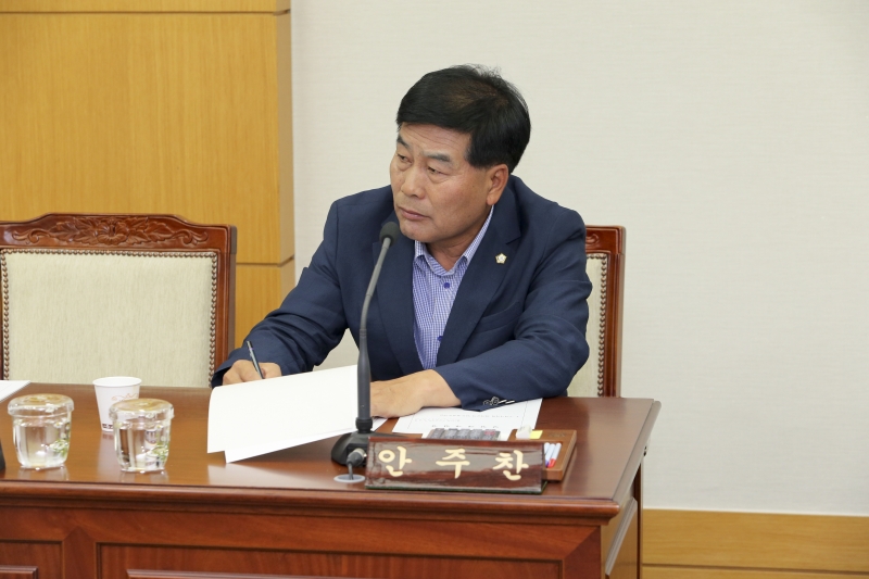 20150603-007[AP7U5689-제196회 임시회시 의회운영위원회 조례안 심사활동.JPG