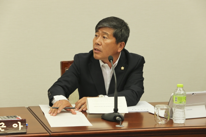 20150604-007[AP7U6266-제196회 임시회시 기획행정위원회 조례안 심사활동.JPG