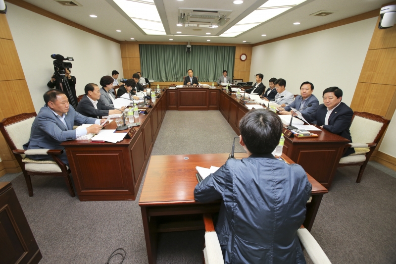 20150605-010[AP7U6329-제196회 임시회시 기획행정위원회 구건회 보건소장 메르스 관련 현황 청취.JPG