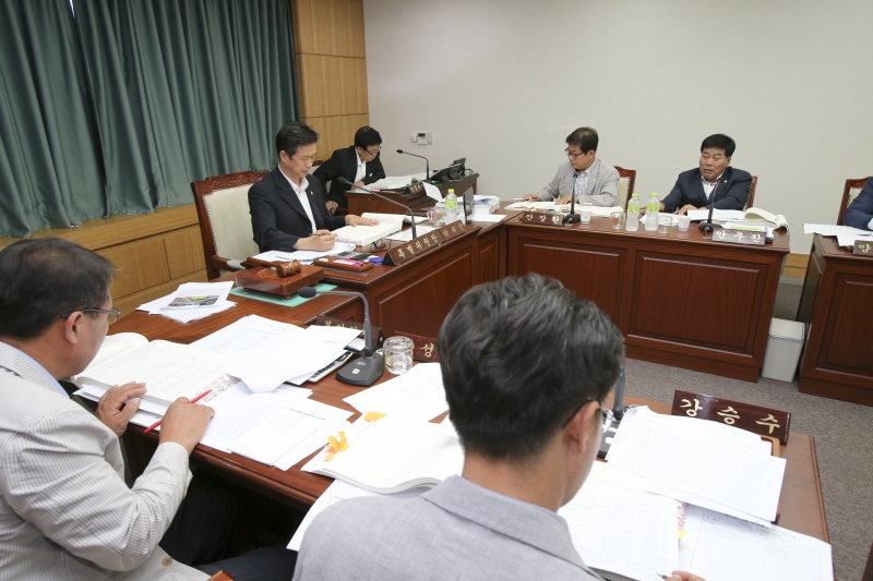 20150609-021[AP7U6887-제196회 임시회시 예산결산특별위원회 2015년도 제1회 추가경정예산안 심사활동.JPG