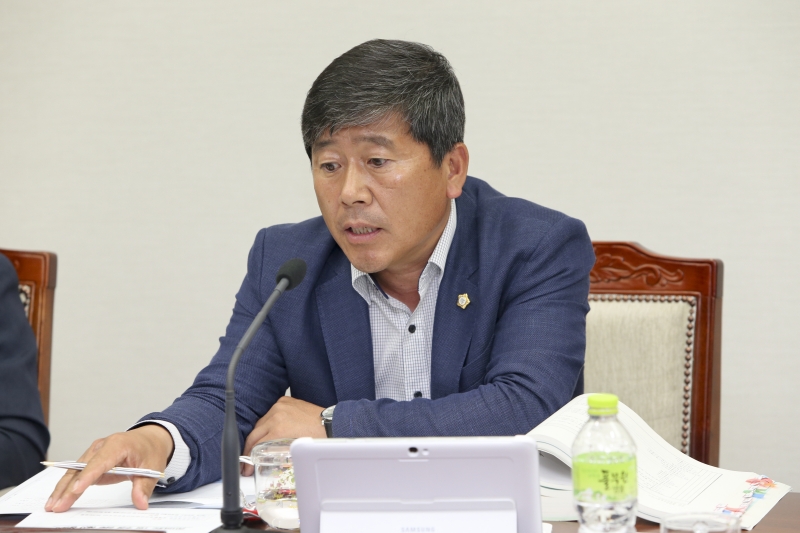 20150609-030[AP7U6902-제196회 임시회시 예산결산특별위원회 2015년도 제1회 추가경정예산안 심사활동.JPG