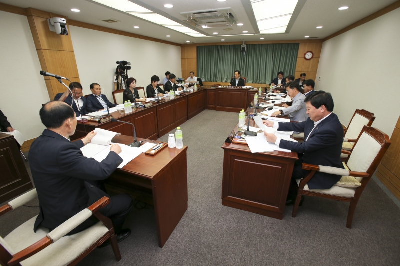 20150708-003[AP7U7521-제197회 정례회 기획행정위원회 조례안 심사활동.jpg