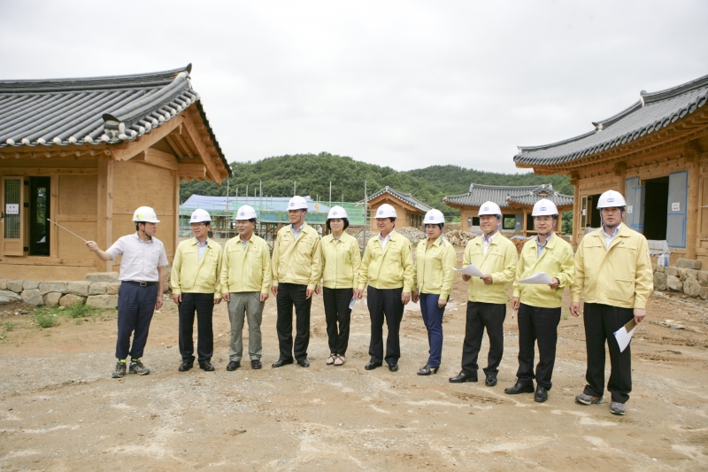20150710-040[345M9782-제197회 정례회 기획행정위원회 신라불교문화 초전지 공사현장 방문.jpg