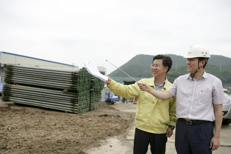 20150710-068[345M9822-제197회 정례회 기획행정위원회 강동문화회관 공사현장 방문.jpg