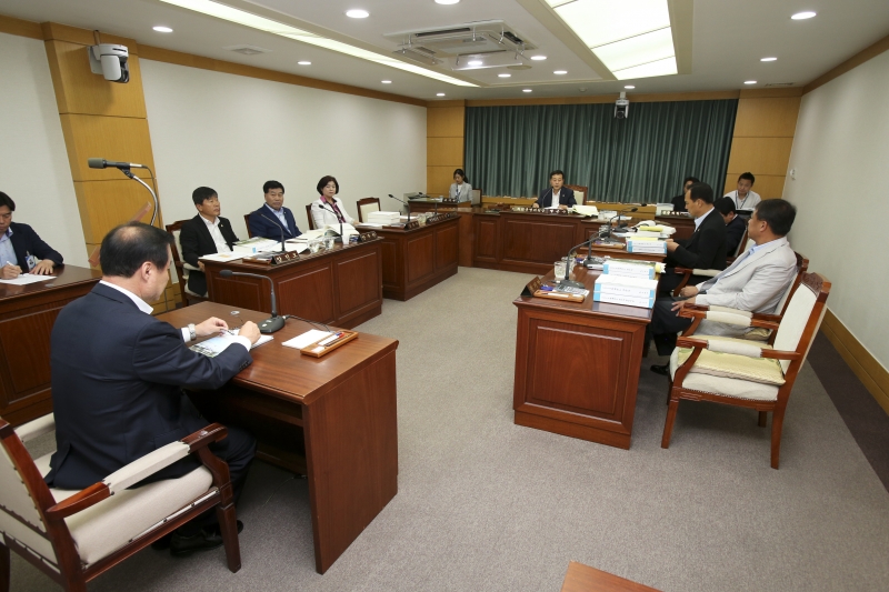 20150714-006[AP7U8136-제197회 정례회 의회운영위원회 2014회계연도 세입세출결산승인안 예비심사활동.JPG