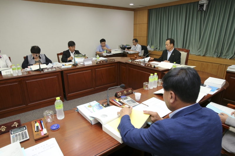 20150714-008[AP7U8143-제197회 정례회 기획행정위원회 2014회계연도 세입세출결산승인안 예비심사활동.JPG