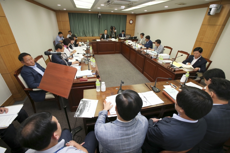 20150714-010[AP7U8153-제197회 정례회 기획행정위원회 2014회계연도 세입세출결산승인안 예비심사활동.JPG