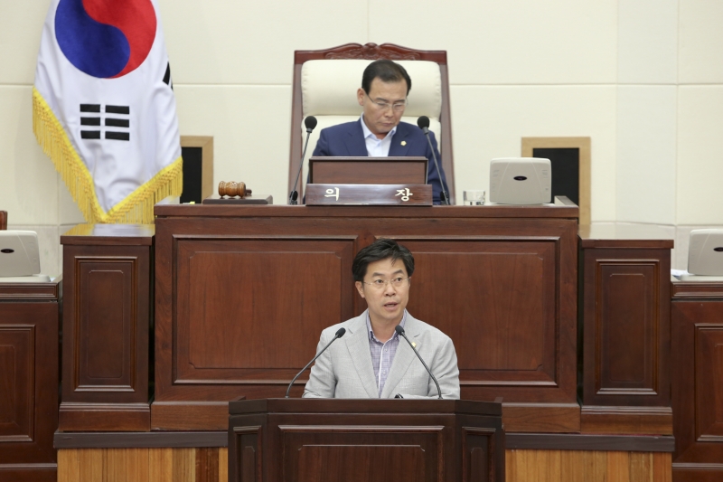 20150721-101[AP7U9136-제197회 정례회 제2차 본회의시 강승수 예산결산특별위원장 예산결산특별위원회 활동 결과보고.JPG