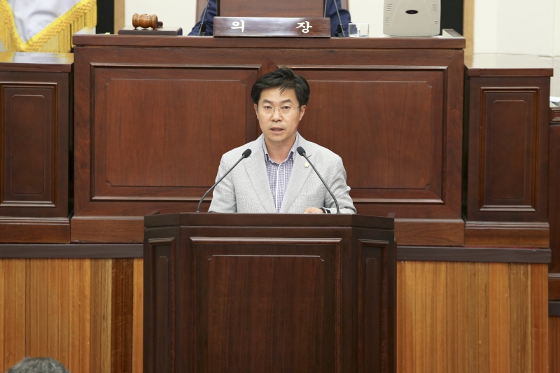 20150721-107[AP7U9149-제197회 정례회 제2차 본회의시 강승수 예산결산특별위원장 예산결산특별위원회 활동 결과보고.JPG