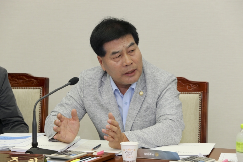 20150909-020[AP7U1605-제198회 임시회시 기획행정위원회 조례안 심사활동.jpg