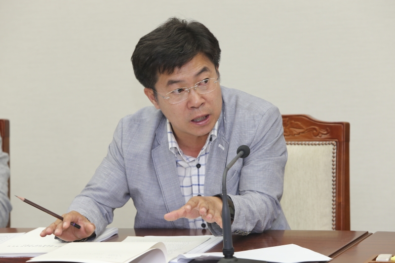 20150909-024[AP7U1612-제198회 임시회시 기획행정위원회 조례안 심사활동.jpg