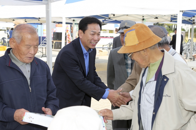 20151015-001[AP7U6071-제22회 어르신 민속놀이 대회.jpg