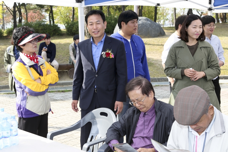 20151015-017[AP7U6111-제22회 어르신 민속놀이 대회.jpg