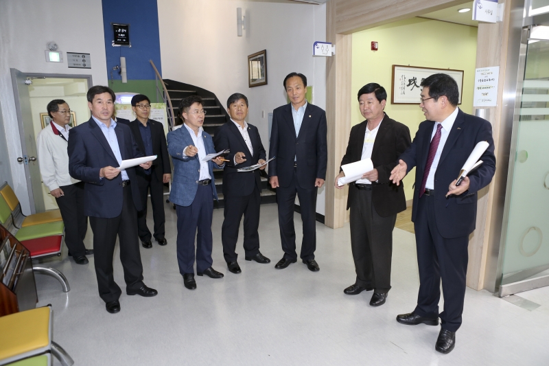 20151022-033[AP7U7558-제199회 임시회 기획행정위원회 서울사무소 및 구미학숙 현장방문.jpg