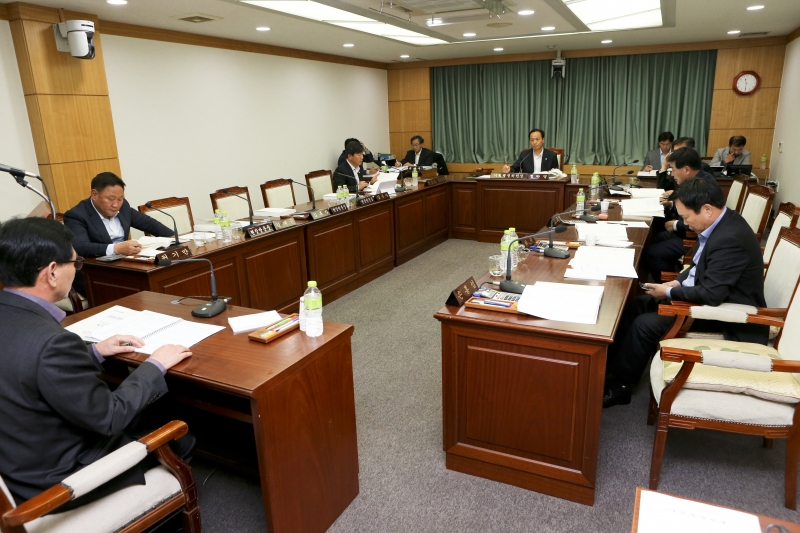 20151028-001[AP7U8196-제199회 임시회 기획행정위원회 2016년도 주요업무계획안 보고 청취.jpg