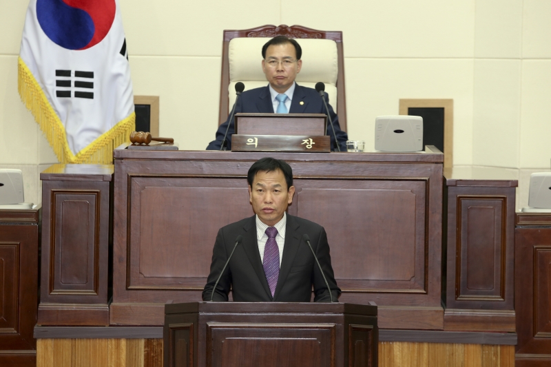 20151030-040[AP7U8334-제199회 임시회 제3차 본회의시 박교상 특별위원장 사회복지시설 및 보조사업 조사특별위원회 결과보고.jpg