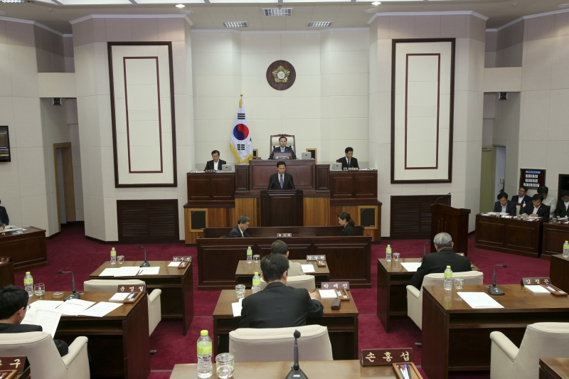 20151030-041[AP7U8337-제199회 임시회 제3차 본회의시 박교상 특별위원장 사회복지시설 및 보조사업 조사특별위원회 결과보고.jpg