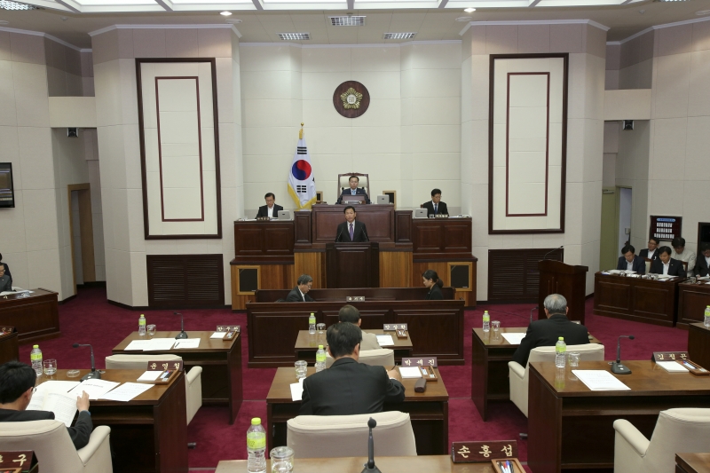 20151030-042[AP7U8338-제199회 임시회 제3차 본회의시 박교상 특별위원장 사회복지시설 및 보조사업 조사특별위원회 결과보고.jpg
