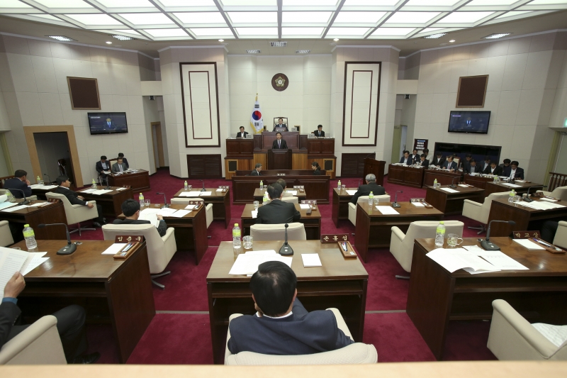 20151030-044[AP7U8341-제199회 임시회 제3차 본회의시 박교상 특별위원장 사회복지시설 및 보조사업 조사특별위원회 결과보고.jpg