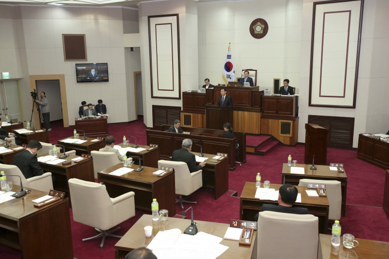 20151030-047[AP7U8345-제199회 임시회 제3차 본회의시 박교상 특별위원장 사회복지시설 및 보조사업 조사특별위원회 결과보고.jpg