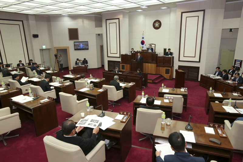 20151030-048[AP7U8347-제199회 임시회 제3차 본회의시 박교상 특별위원장 사회복지시설 및 보조사업 조사특별위원회 결과보고.jpg
