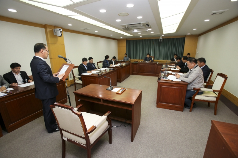 20151112-013[AP7U9935-폐회중 의회운영위원회 활동.jpg