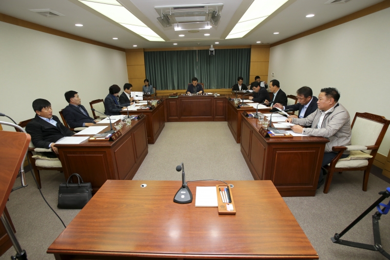20151112-015[AP7U9939-폐회중 의회운영위원회 활동.jpg