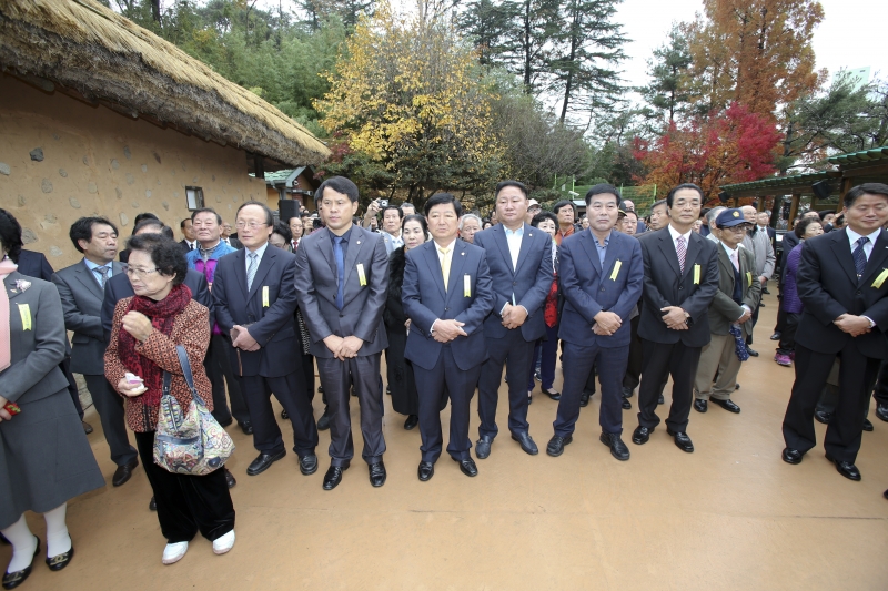 20151114-054[AP7U0247-박정희대통령 98회 탄신제.jpg