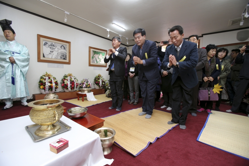 20151114-070[AP7U0279-박정희대통령 98회 탄신제.jpg