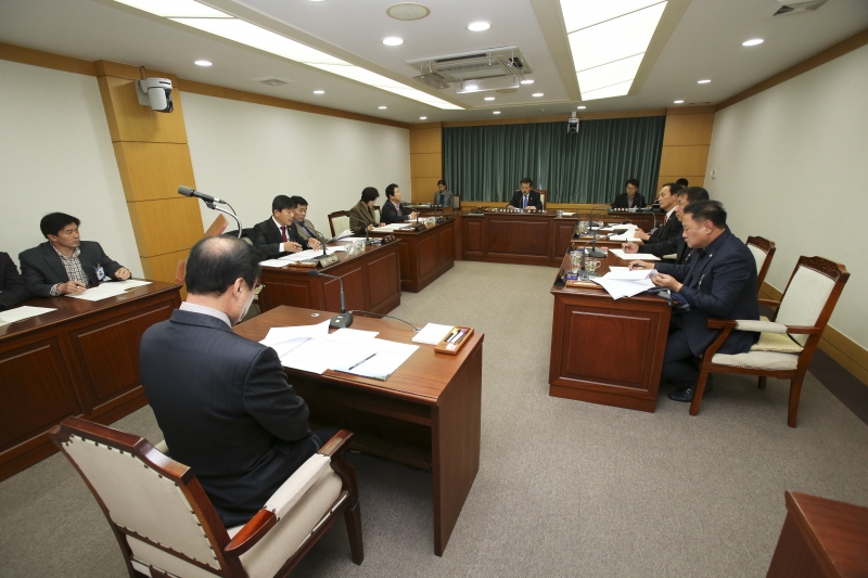 20151126-011[AP7U0868-제200회 정례회 의회운영위원회 소관 행정사무감사 활동.jpg