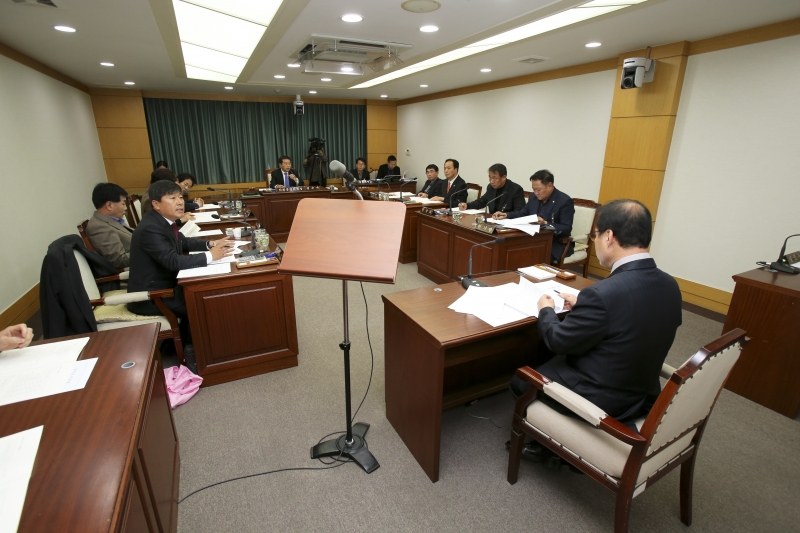 20151126-013[AP7U0870-제200회 정례회 의회운영위원회 소관 행정사무감사 활동.jpg