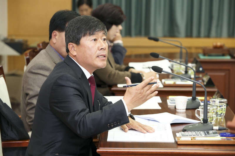 20151126-024[AP7U0908-제200회 정례회 의회운영위원회 소관 행정사무감사 활동.jpg